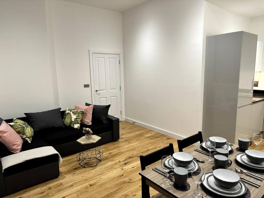 Spacious And Elegant Apartment Birmingham Exterior foto